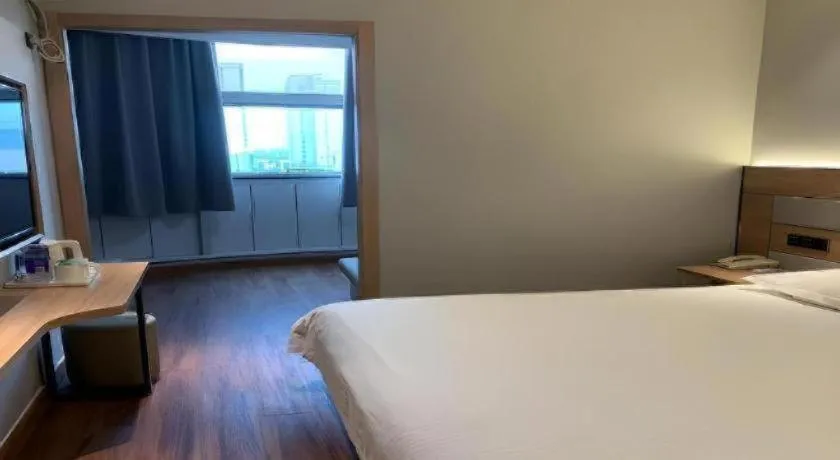 Bed in GreenTree Inn Shanghai Hongqiao Hub Convention Center Jinghua Road Shell Hotel