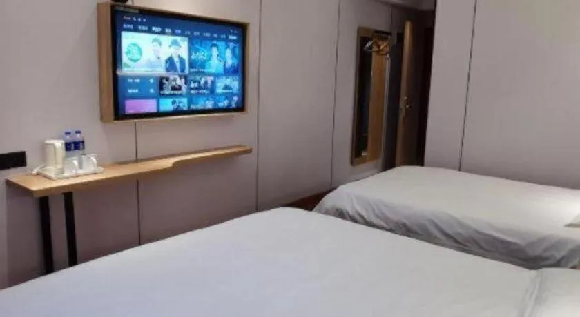 Bed in GreenTree Inn Shanghai Hongqiao Hub Convention Center Jinghua Road Shell Hotel