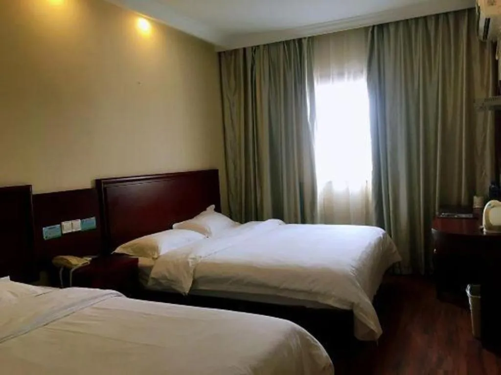 Bed in GreenTree Inn Shanghai Hongqiao Hub Convention Center Jinghua Road Shell Hotel