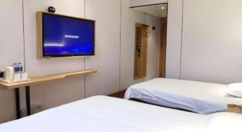 Bed in GreenTree Inn Shanghai Hongqiao Hub Convention Center Jinghua Road Shell Hotel