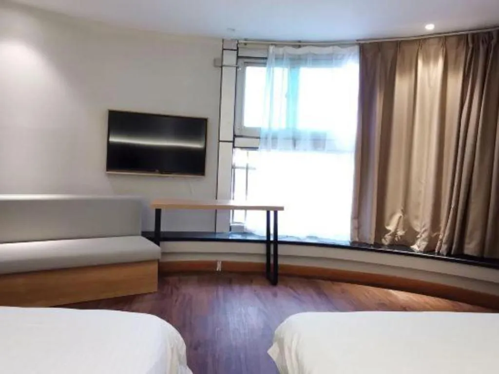 Bed in GreenTree Inn Shanghai Hongqiao Hub Convention Center Jinghua Road Shell Hotel