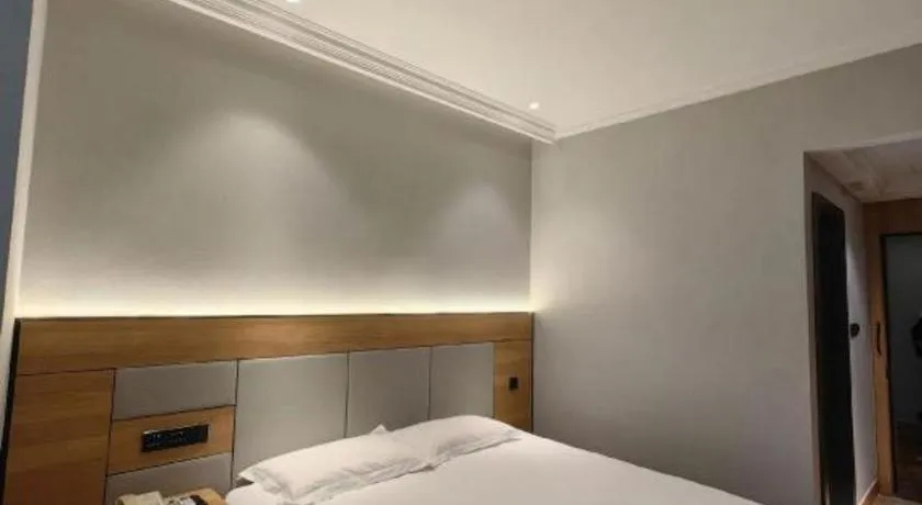 Bed in GreenTree Inn Shanghai Hongqiao Hub Convention Center Jinghua Road Shell Hotel