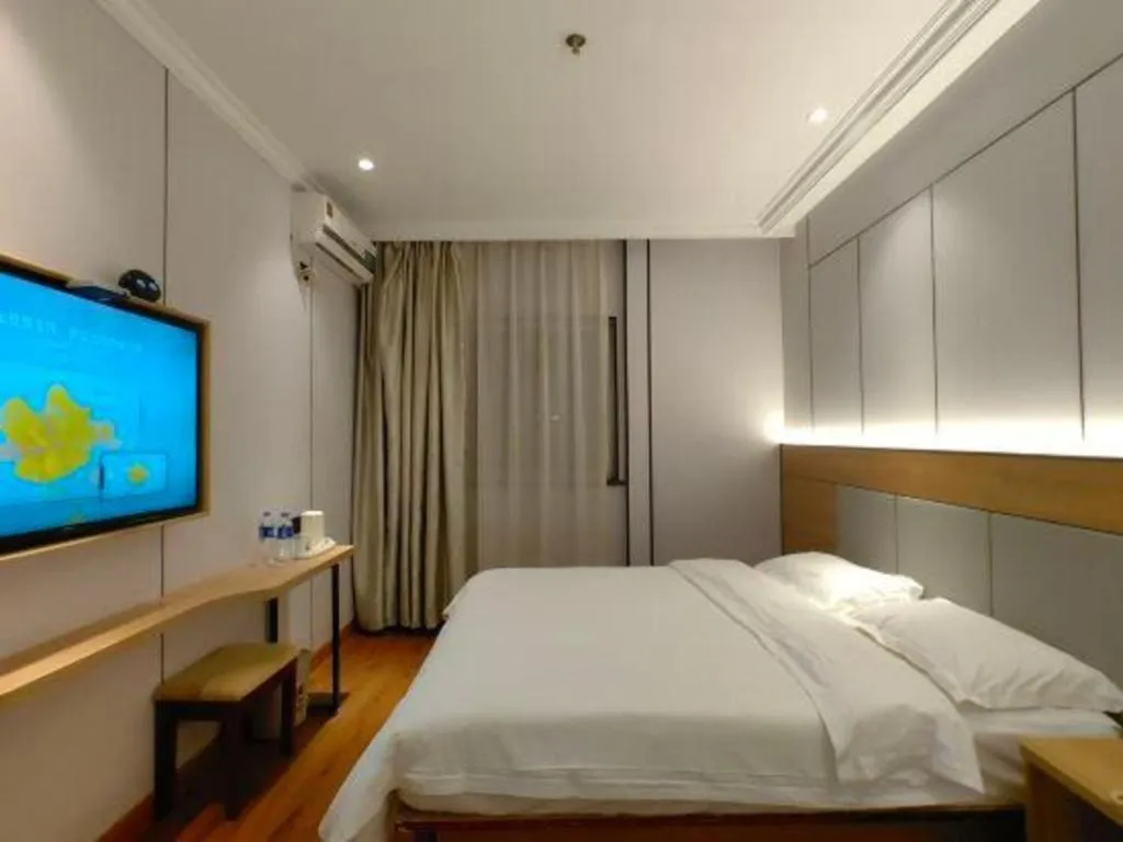 Bed in GreenTree Inn Shanghai Hongqiao Hub Convention Center Jinghua Road Shell Hotel