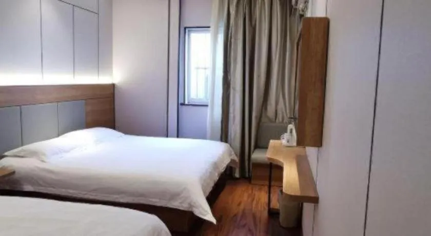 Bed in GreenTree Inn Shanghai Hongqiao Hub Convention Center Jinghua Road Shell Hotel