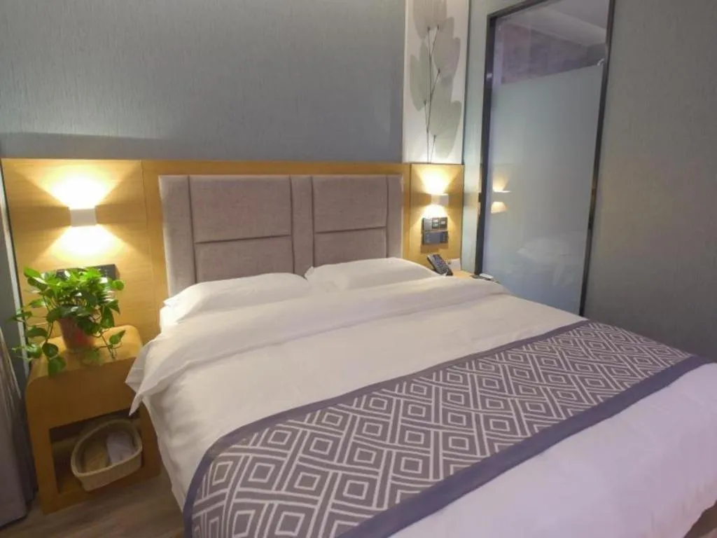 Bed in GreenTree Inn Puyang Ruifengyuan Business Hotel