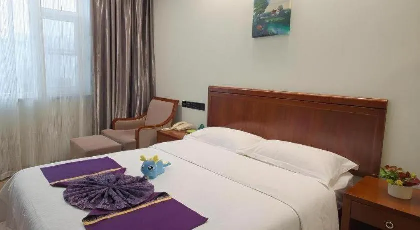 Bed in GreenTree Inn Puyang Ruifengyuan Business Hotel