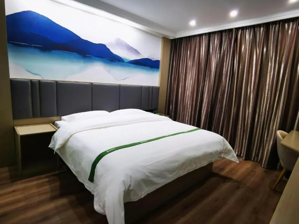 Bed in GreenTree Inn Puyang Ruifengyuan Business Hotel