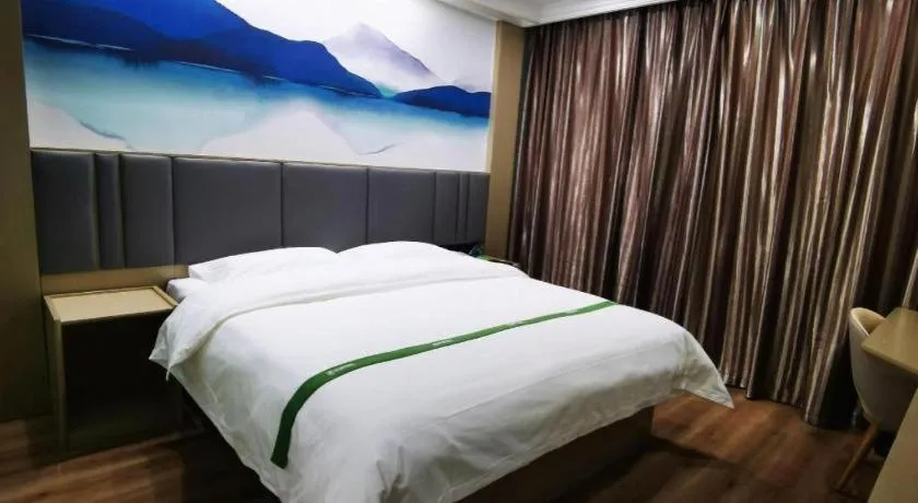 Bed in GreenTree Inn Puyang Ruifengyuan Business Hotel