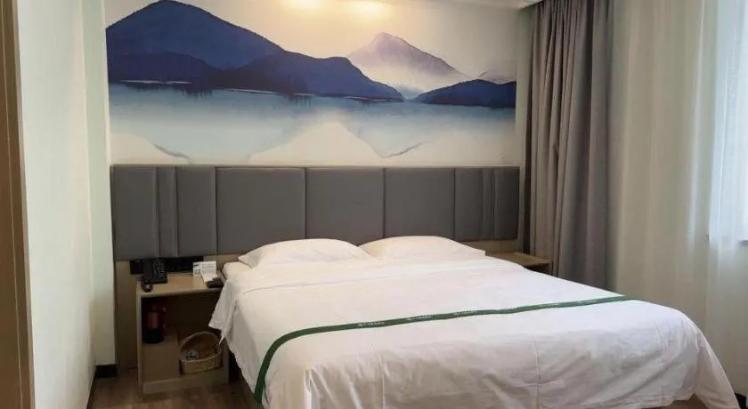 Bed in GreenTree Inn Puyang Ruifengyuan Business Hotel