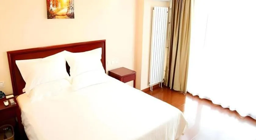 Bed in GreenTree Inn Beijing East Yizhuang District Second Kechuang Street Express Hotel