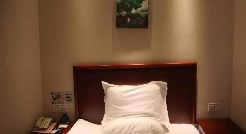 Bed in GreenTree Inn Beijing East Yizhuang District Second Kechuang Street Express Hotel