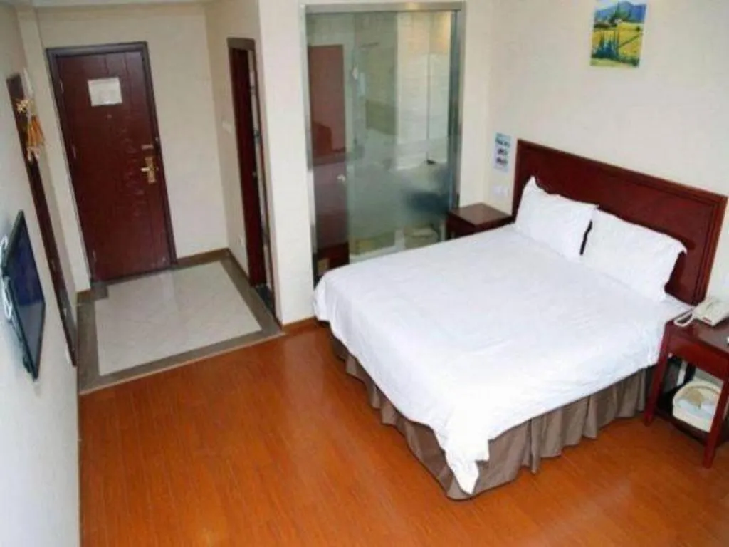Bed in GreenTree Inn Beijing East Yizhuang District Second Kechuang Street Express Hotel