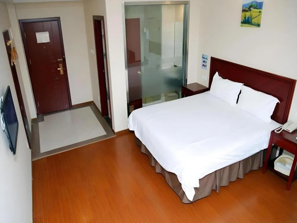 Bed in GreenTree Inn Beijing East Yizhuang District Second Kechuang Street Express Hotel