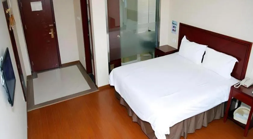 Bed in GreenTree Inn Beijing East Yizhuang District Second Kechuang Street Express Hotel