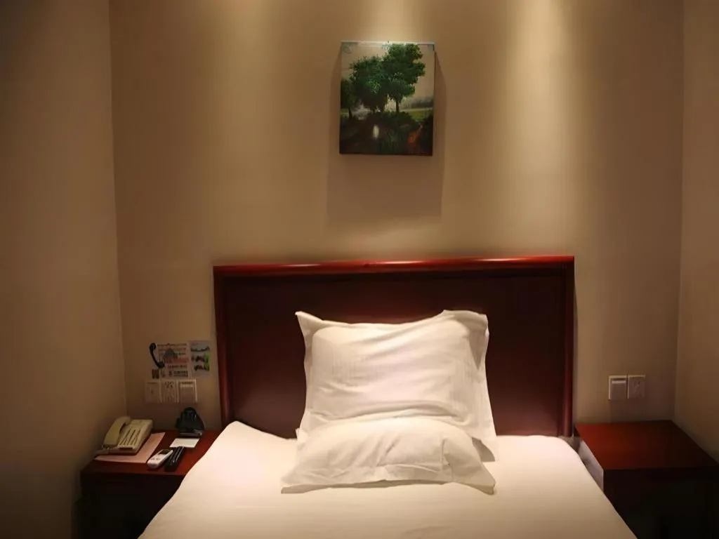 Bed in GreenTree Inn Beijing East Yizhuang District Second Kechuang Street Express Hotel