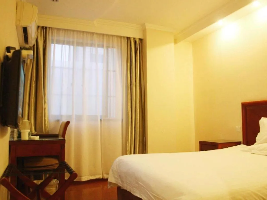 Bed in GreenTree Inn Jiangsu Suzhou Shi Road North Tongjing Road Subway Station Express Hotel