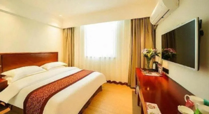 Bed in GreenTree Inn Jiangsu Suzhou Shi Road North Tongjing Road Subway Station Express Hotel
