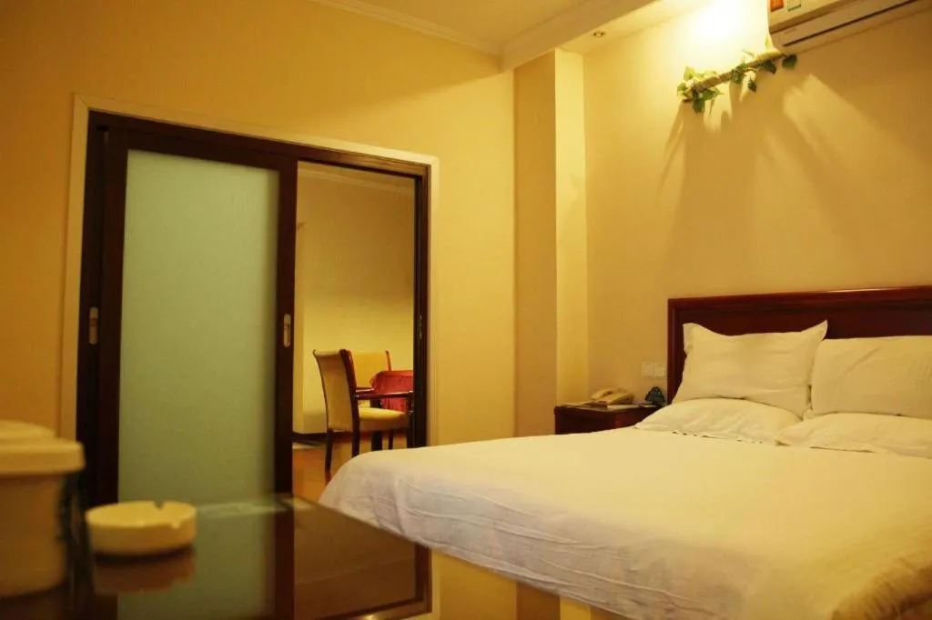 Bed in GreenTree Inn Jiangsu Suzhou Shi Road North Tongjing Road Subway Station Express Hotel