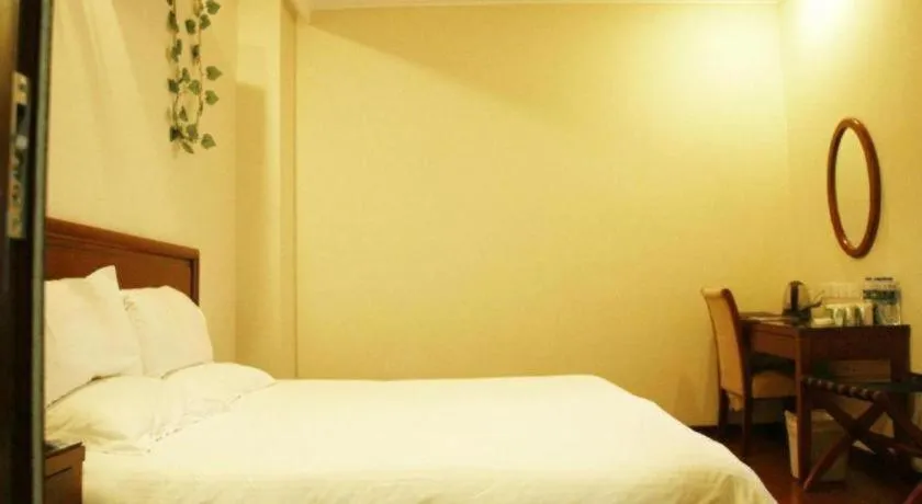 Bed in GreenTree Inn Jiangsu Suzhou Shi Road North Tongjing Road Subway Station Express Hotel