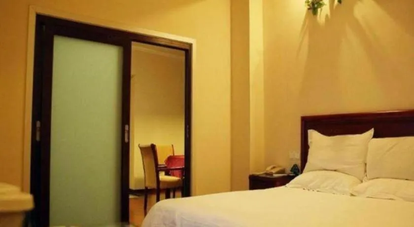 Bed in GreenTree Inn Jiangsu Suzhou Shi Road North Tongjing Road Subway Station Express Hotel