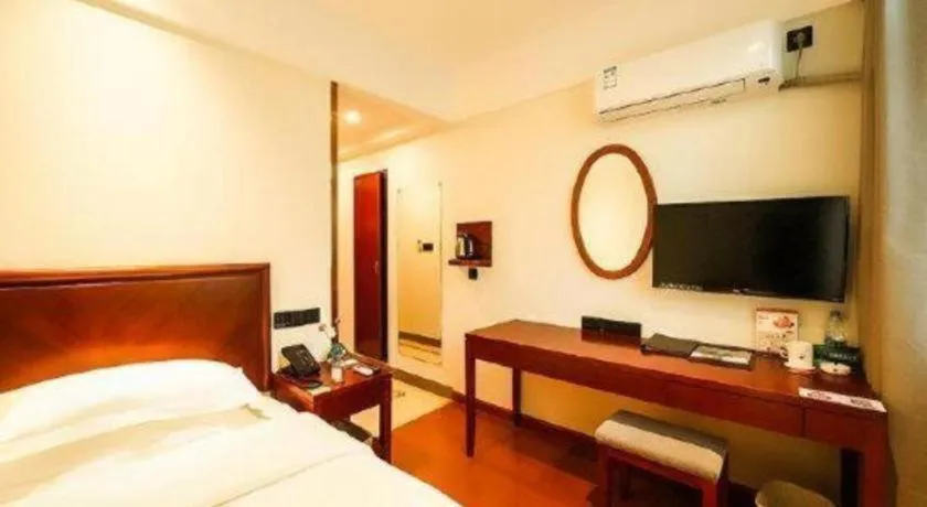 Bed in GreenTree Inn Jiangsu Suzhou Shi Road North Tongjing Road Subway Station Express Hotel
