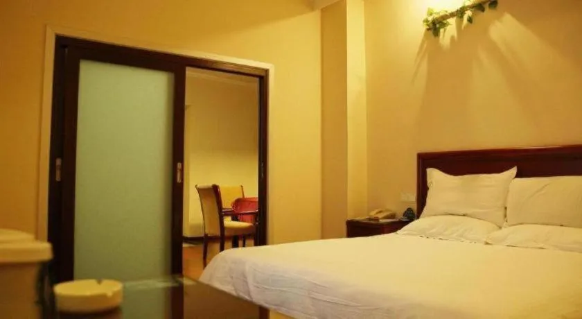 Bed in GreenTree Inn Jiangsu Suzhou Shi Road North Tongjing Road Subway Station Express Hotel