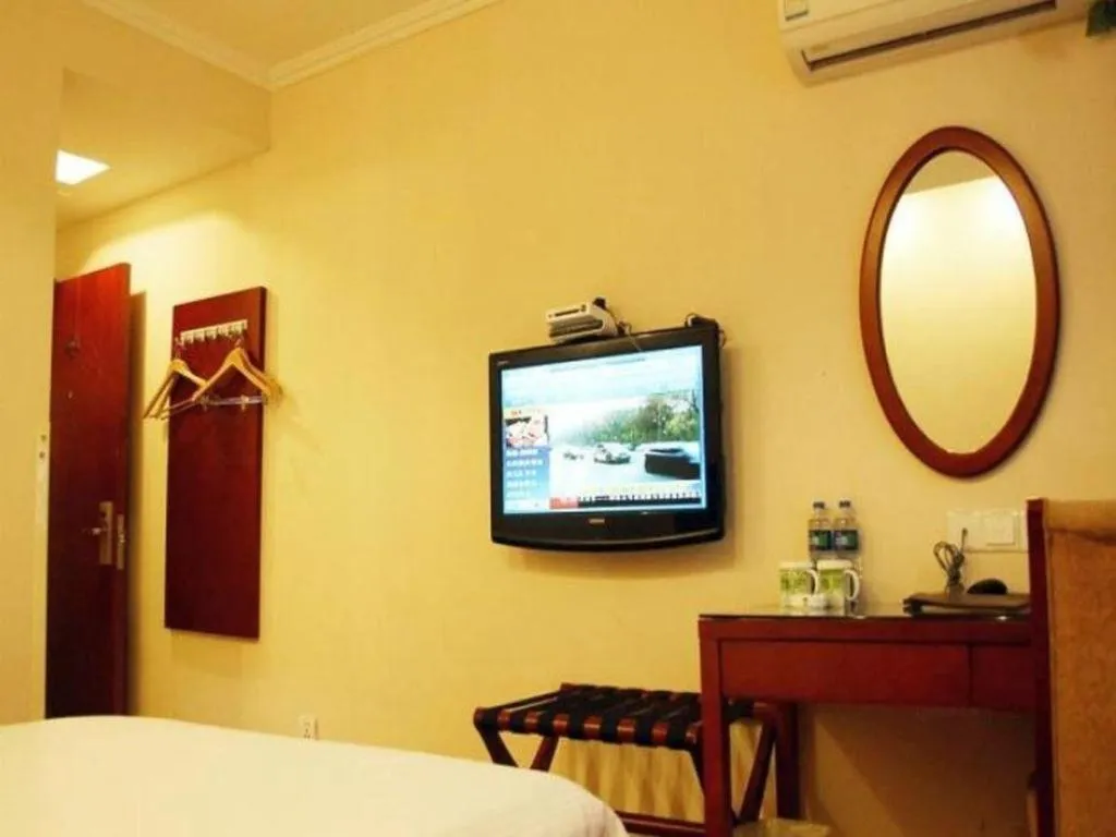 Bed in GreenTree Inn Jiangsu Suzhou Shi Road North Tongjing Road Subway Station Express Hotel