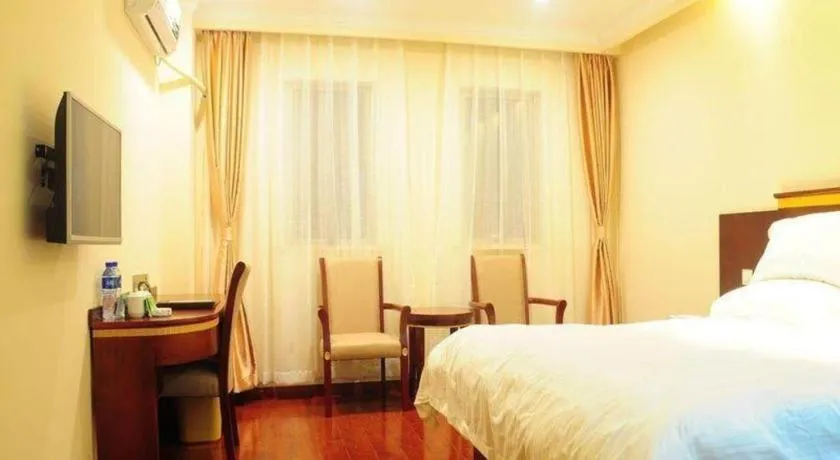 Bed in GreenTree Inn Changshu Zhaoshangcheng Express Hotel