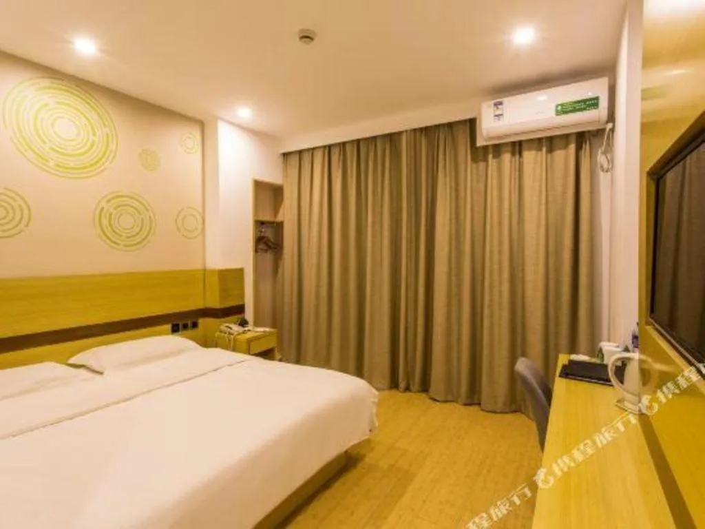 Bed in GreenTree Inn Suzhou Guanqian Street Yinguo Lane Business Hotel