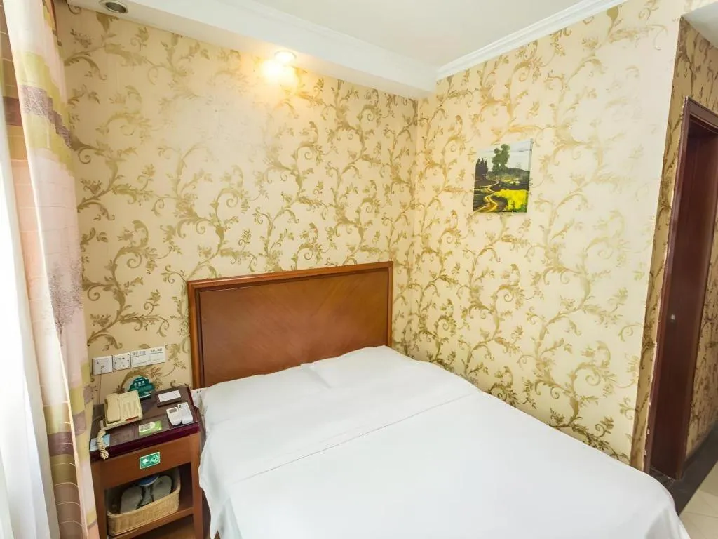 Bed in GreenTree Inn Suzhou Guanqian Street Yinguo Lane Business Hotel