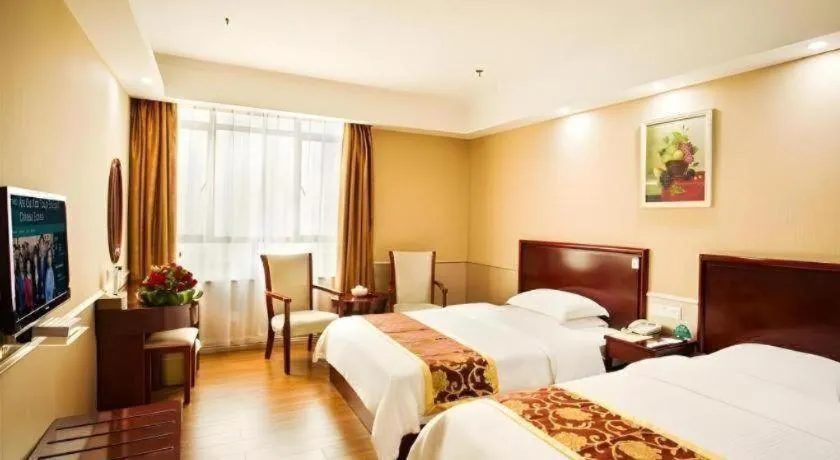 Bed in GreenTree Inn Jieyang North Linjiang Road Express Hotel