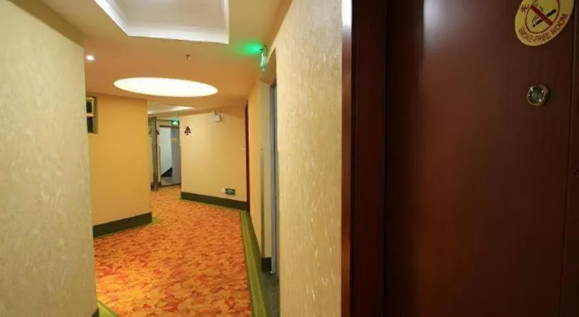 GreenTree Inn Jieyang North Linjiang Road Express Hotel