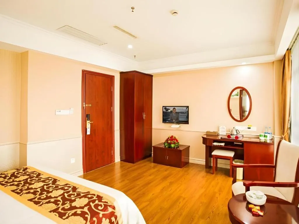 Bed in GreenTree Inn Jieyang North Linjiang Road Express Hotel