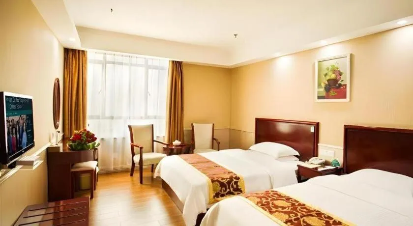 Bed in GreenTree Inn Jieyang North Linjiang Road Express Hotel