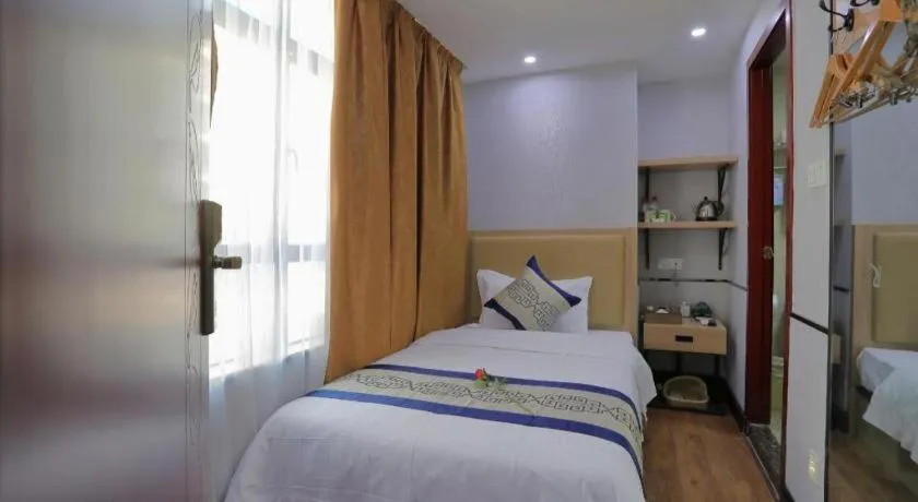 Bed in GreenTree Inn Jieyang North Linjiang Road Express Hotel