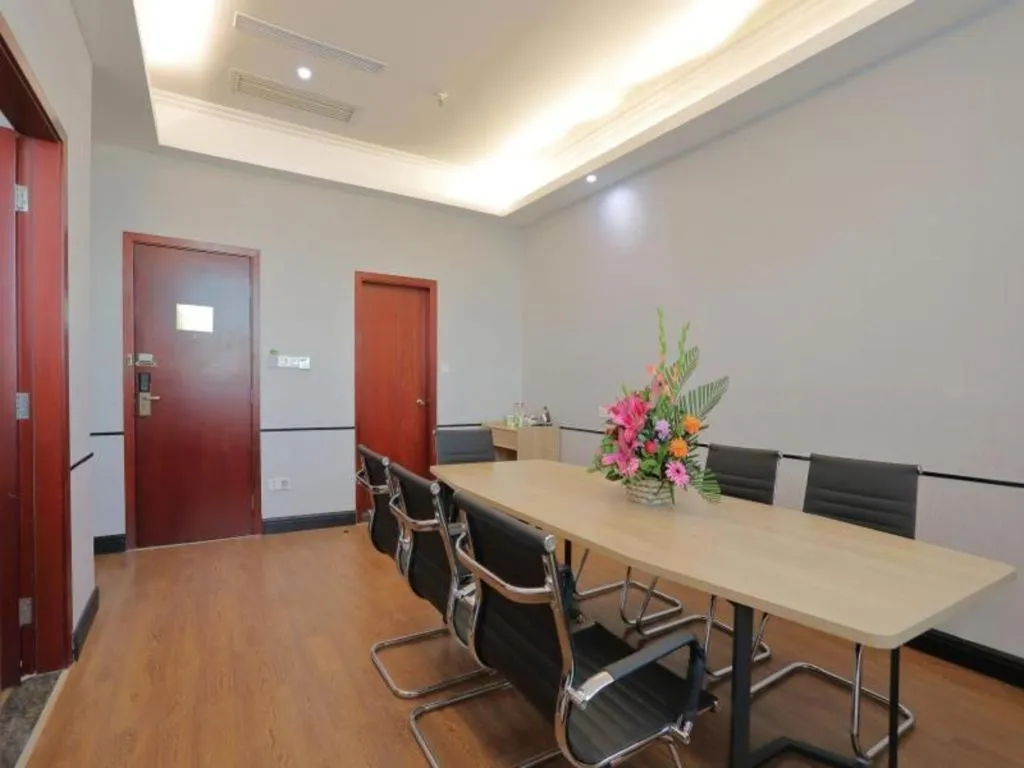 GreenTree Inn Jieyang North Linjiang Road Express Hotel