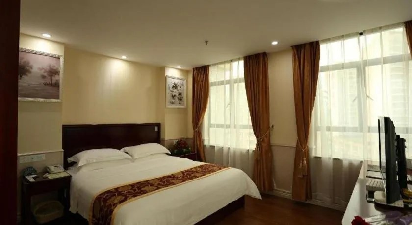 Bed in GreenTree Inn Jieyang North Linjiang Road Express Hotel