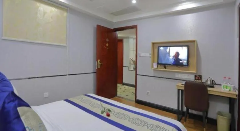 Bed in GreenTree Inn Jieyang North Linjiang Road Express Hotel