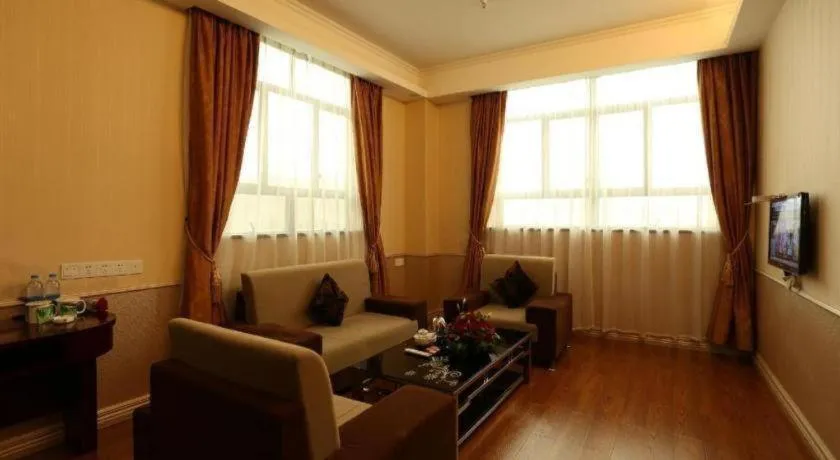 GreenTree Inn Jieyang North Linjiang Road Express Hotel