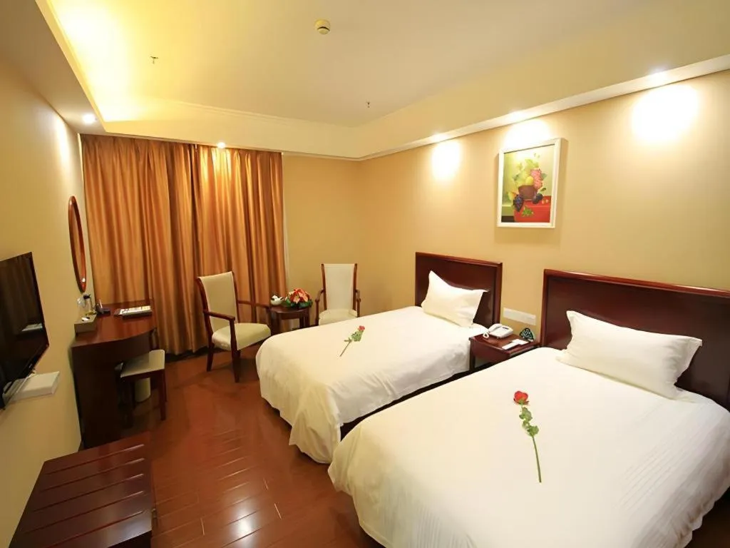 Bed in GreenTree Inn Jieyang North Linjiang Road Express Hotel