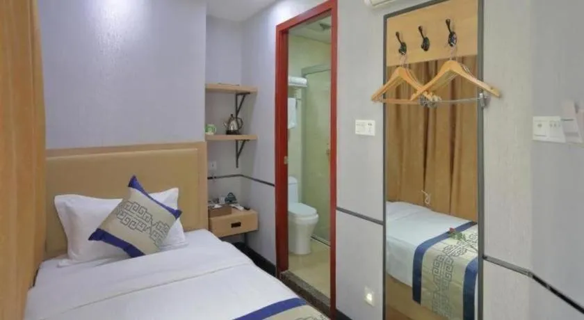 Bed in GreenTree Inn Jieyang North Linjiang Road Express Hotel