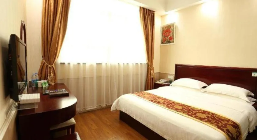 Bed in GreenTree Inn Jieyang North Linjiang Road Express Hotel