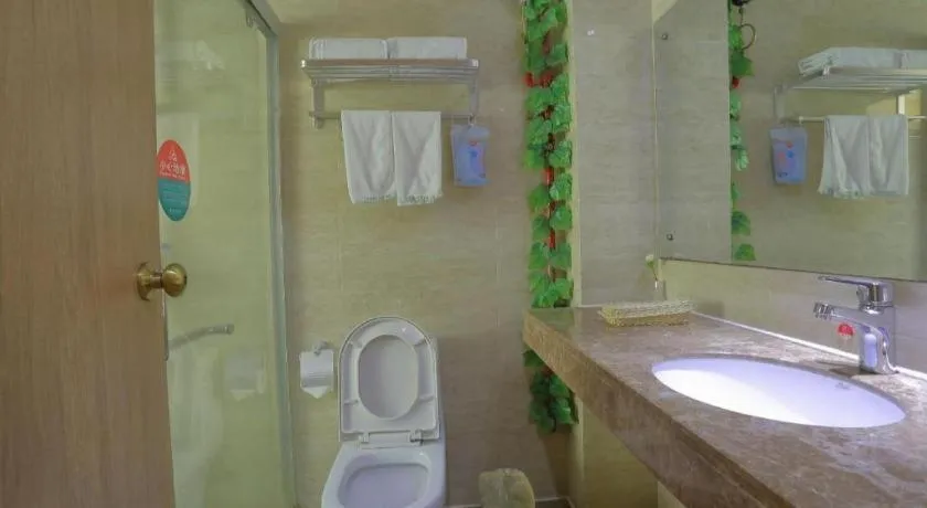 GreenTree Inn Jieyang North Linjiang Road Express Hotel