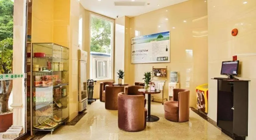GreenTree Inn Jieyang North Linjiang Road Express Hotel