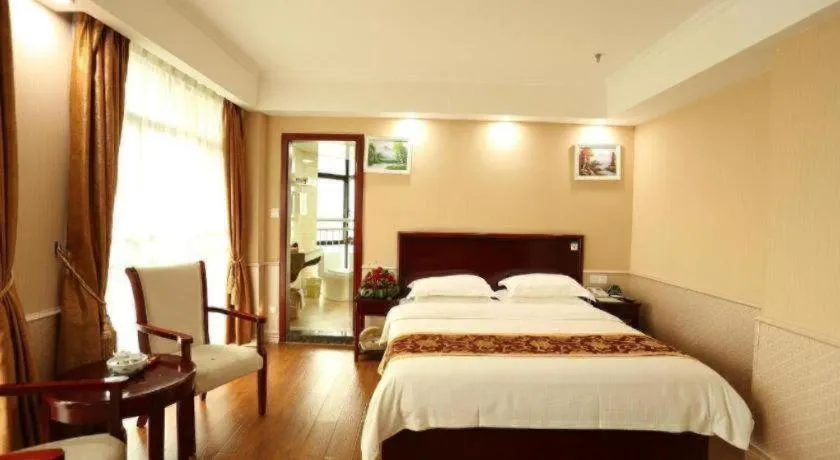 Bed in GreenTree Inn Jieyang North Linjiang Road Express Hotel