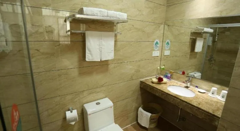 GreenTree Inn Jieyang North Linjiang Road Express Hotel