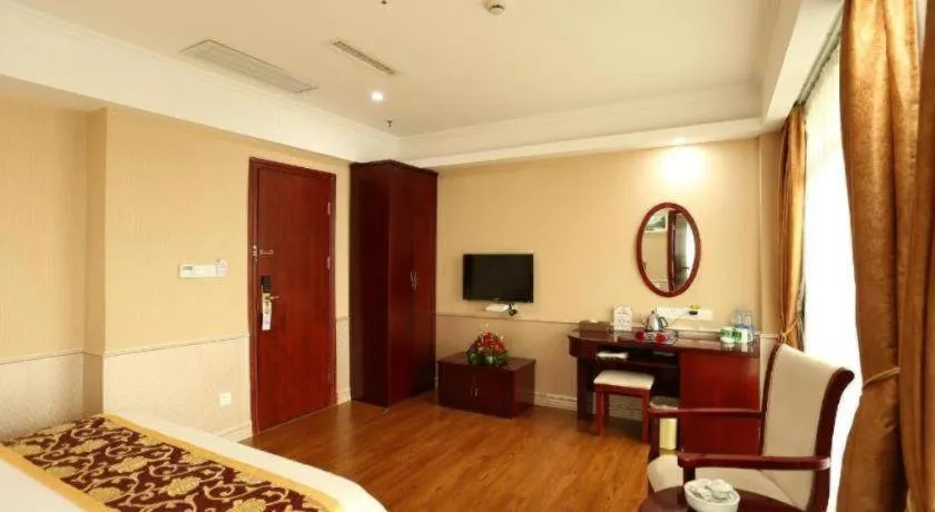 Bed in GreenTree Inn Jieyang North Linjiang Road Express Hotel
