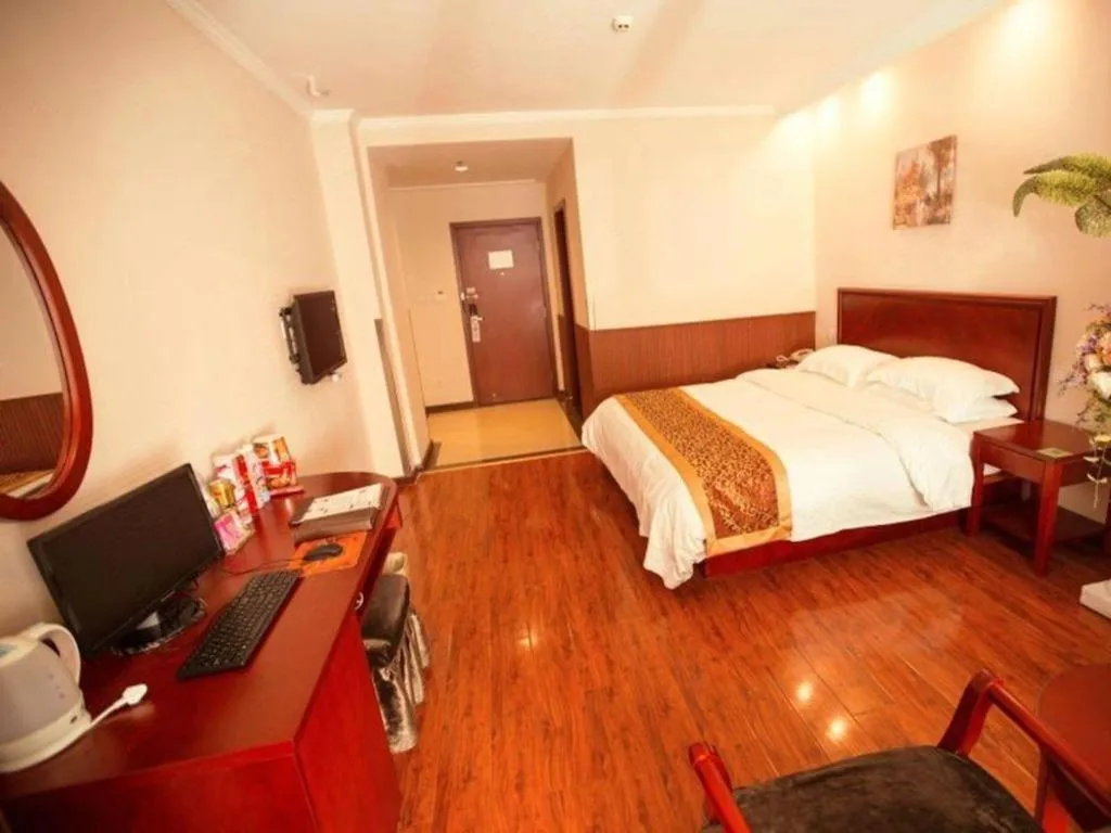Bed in GreenTree Inn Lianyungang Guanyun Bus Station Zhenxing Garden Express Hotel