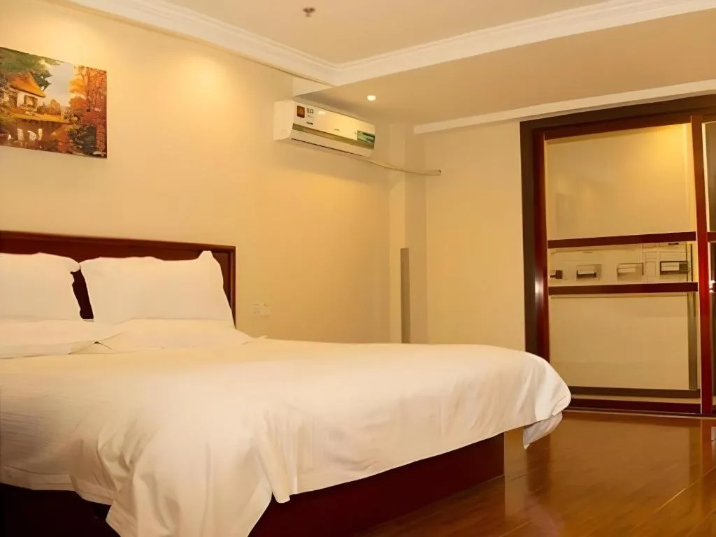 Bed in GreenTree Inn Lianyungang Guanyun Bus Station Zhenxing Garden Express Hotel
