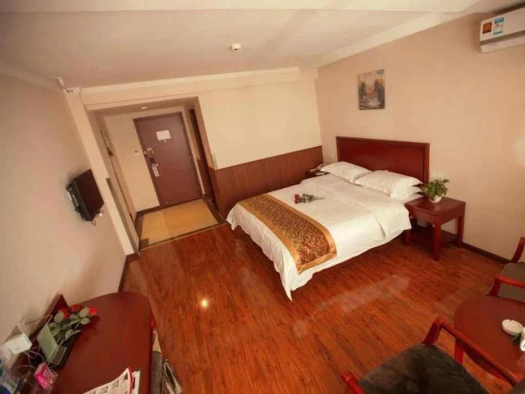Bed in GreenTree Inn Lianyungang Guanyun Bus Station Zhenxing Garden Express Hotel